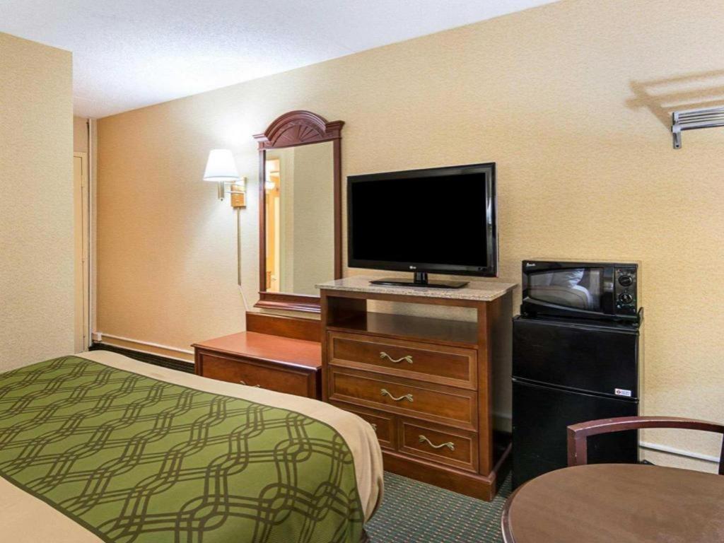 Econo Lodge Near Quantico Marine Base Dumfries Exterior photo